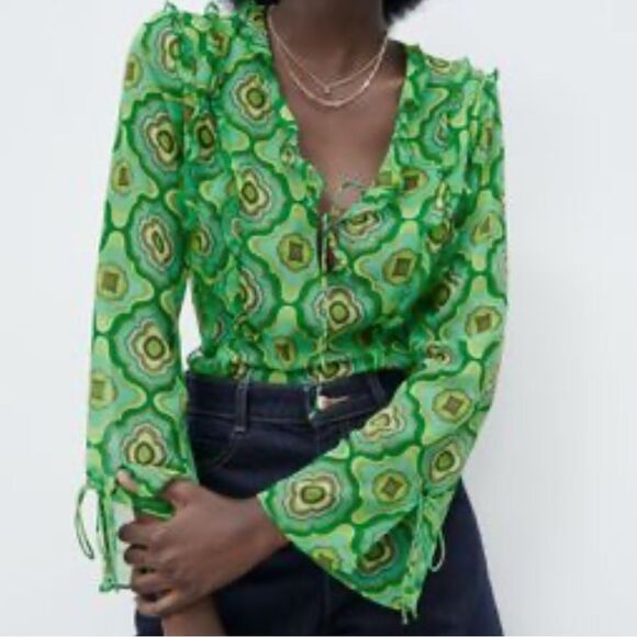 Zara Sheer Green Printed Geo 70’s Retro Hippiecore Bell Sleeve Top New Size S - Picture 1 of 14